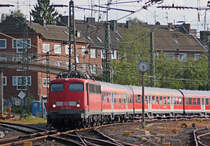 110 457-9 mit der RE4 (11596) aus D�sseldorf bei der Einfahrt in den Endbahnhof Aachen Hbf, 11.6.10