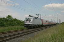 182-004 mit einem RE von Cottbus nach Leipzig auf der KBS 215 bei Eilenburg erwischt.(18.6.2010)Leider mit  Wolkenschaden 