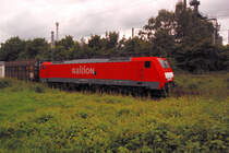 Da zieht 189 080-5 mit einem gemischten G�terzug am Aluminiumwerk in Grevenbroich vorbei in Richtung Rheydt. 20.6.2010