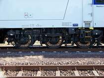 W�hrend die Voith Maxima 40CC vor den roten Signal lange warten musste, hatte man viel Zeit sich die Lok genauer anzugucken. Hier das Drehgestell der Maxima. (21.06.2010)