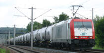 185 650-9 der Veolia Cargo (gemietet von ITL) mit G�terzug f�hrt in Richtung Dresden durch Heidenau. 21.06.2010