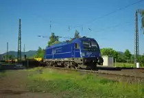 Dem neuen Stadtbahnhof und der Cantus sei Dank....! Am Abend des 11.06.2010 musste 183 500-8 der MGW Service die Cantus aus dem Stadtbahnhof kommend vor lassen! Ich kam gerade von der Arbeit nach hause, da kam der Taurus gem�tlich angeschlichen!:-) Also die Cam geschnappt und ab zum Fotostandort...!:-)