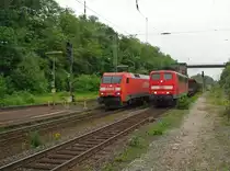 ...ein Wettrennen alt gegen neu...! 152 080-8 und 151 140-1 leisten sich am Vormittag des 12.06.2010 in Eichenberg ein kleines Rennen!
Die 152 hat leicht die Nase vorn...!:-) Wurde dann aber am Signal angehalten um die alte Dame vorbei ziehen zu lassen...!:-)