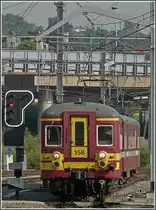Einen wundersch�nen Anblick bieten die belgischen Altbautriebz�ge, wie hier AM62 158 bei der Einfahrt in den Bahnhof Li�ge Guillemins am 23.06.10. (Jeanny)