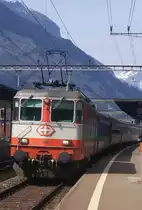 11108 EX - Swissexpresslok f�hrt mit einem IR in Erstfeld ein um nachher den Gotthard zu bezwingen.