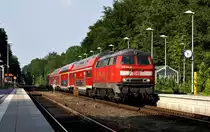 218 104-8 f�hrt mit einer RB von Neustadt (in Holstein) nach L�beck Hbf am 24.06.2010 in den Bahnhof von Bad Schwartau ein.