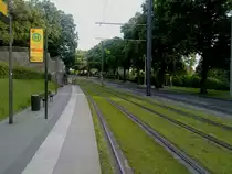 Die leere Haltestelle C�mmerswalder Stra�e am fr�hen Donnerstag Morgen. Aufnahme: 24.06.2010