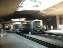 X31 Contessa 4304 am 05.09.2002 im Bahnhof Kopenhagen Lufthafen (Kastrup). Hier halten auch die Fernz�ge D�nemark - Schweden, z.B. X2000 Kopenhagen - Stockholm und Kopenhagen - G�teborg.