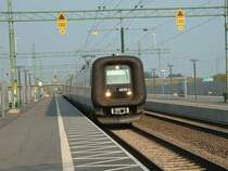 X31 Contessa 4535 am 09.09.2002 auf der Fahrt von Kopenhagen nach Malm� in Malm� Syd. Die Neubaustrecke ist f�r 130 km/h zugelassen, der X31 f�r 180 km/h und die �resundbr�cke angeblich f�r 200 km/h, sie wird aber zur Zeit nur mit ca. 130 km/h befahren.