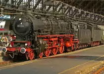 01 1066 mit ihrem Sonderzug nach Bremen in K�ln Hbf am 26.06.2010