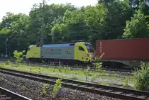 Am Sonntag den 13.06.2010 sollte endlich mal der AZ aus Berlin und der  IC 1848 Kyffh�user in Eichenberg auf dem Chip gebannt werden! Bevor das Objekt der Begierde kam, schlich sich aus Richtung G�ttingen kommend,     ES 64 U2-006 (182 506-6) der TX Logistik mit einem Containerzug an! Sie war so z�gig unterwegs das nur noch ein Nachschuss m�glich war! 