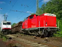 Bei den Bauarbeiten zwischen Eichenberg und Bad Sooden Allendorf am 13.06.2010 war 212 036-8 mit dabei...!
Hier rangiert sie in Eichenberg gerade ein paar Schotterwagen nach   Gleis 12 um danach wieder zur�ck in die Baustelle zu fahren!