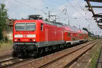 Noch gl�nzt sie sch�n sauber. 143 903 (schon ohne Kontrollziffer) f�hrt mit einer RB aus Leipzig in den Bahnhof Altenburg ein. Fotografiert am 26.06.2010. 