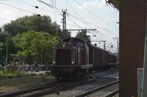 Eine V100 der Emsl�ndischen Eisenbahn rangiert am 28.06.2010 in Oldenburg
