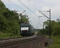 189 105-0 und 189 110-0 am 2. Juni 2010 mit DPE 88567 (Basel Bad Bf - Berlin Zoologischer Garten) bei Istein .