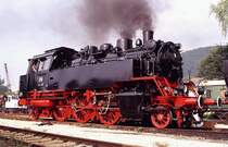 Anl��lich des Eisenbahnfestes am 14. Juli 2002 brachten die Mitglieder der Dampfbahn Fr�nkische Schweiz e.V. ihren Bubikopf 64 491 auf Hochglanz.