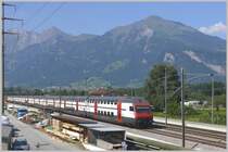IC582 fhrt durch Zizers, im Hintergrund der Vilan. (28.06.2010)
