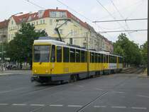 Berlin: Straenbahnlinie M4 nach S-Bahnhof Hackescher Markt am S-Bahnhof Greifswalder Strae.(1.7.2010)