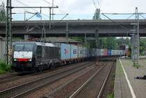 E 189 212 (ES 64 F4-212) von ITL, am 12.06.2010 durch HH-Harburg mit einem Containerzug