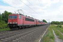 Auf dem Weg zum Hp Thngersheim berraschte mich am 23.06.10 die 155 195 mit 048 + 140 833 + 185 224 + 140 423 + 185 169 + 185 274 + 152 138 + 140 043 und 459 nach Bebra 
