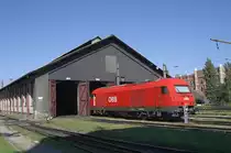 2016 013-1 vor dem Heizhaus 1 in der Zfltg. Wien Ost.
Aufgenommen am Tag der offenen T�r aus Anlass  160 Jahre Ostbahn  am 11.September 2006.