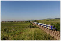4020 254 am 6.6.2010 als RSB 1 von Wiener Neustadt nach G�nserndorf  unterwegs, aufgenommen beim S�dportal des Busserltunnels mit Blick auf Pfaffst�tten.