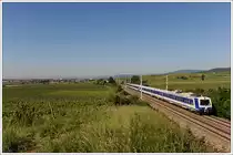 4020 254 am 6.6.2010 als RSB 1 von Wiener Neustadt nach G�nserndorf  unterwegs, aufgenommen beim S�dportal des Busserltunnels mit Blick auf Pfaffst�tten.