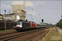 182 074 kam am 01.07.10 au�erplanm��ig als Ersatzlok am EC341 nach Cottbus. Mit EC340 und Planlok 182 006 im Schlepp geht es wieder Retour nach Hamburg. Hier zu sehen im Abzweig Hennersdorf.