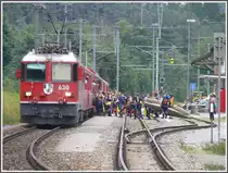 14Uhr17 und 40 Sekunden ca. 50 Kanuten und Schlauchbootfahrer entern den RE 1236 nach Ilanz.