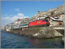Sozusagen als Gegenst�ck zum  Nischenbild  ID 419 565: Re 460 105-0 mit IR nach Gen�ve A�roport am 28. Januar 2007 in St-Saphorin.