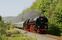 Am 22.05.10 war 01 509 bei uns im Erzgebirge im Ergebirge zu Gast, sie holte den Sonderzug des VSE-Schwazenberg zum DDM Dampflok-Treffen aus Aue ab. Hier hat sie den Bahnhof verlassen und dampft in Richtung Zwickau.