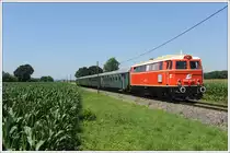 Sonderzug E 16245 von Wien FJB nach Bad Radkersburg am 10.7.2010, ab Spielfeld-Stra� mit 2043 005 bespannt, kurz vor Mureck. Gratulation den Linzern von meiner Seite, die Maschine ist wirklich herrlich geworden.