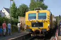 Diese Baumaschine durchfuhr am 10.07.2010 den Bahnhof Marsberg.