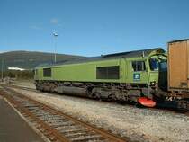 T 66 713 am 08.09.2002 mit G�terzug in Fauske/Norwegen.