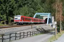 RE 17 nach Bestwig �berquerte die neue Br�cke vor dem Freienohler Tunnel, 15.07.2010.