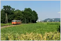VT 10.02 + VB 10.12 bei der R�ckfahrt von Bad Radkersburg nach Graz als R 19682 in Weitersfeld an der Mur mit Blick auf Mureck am 11.7.2010 aufgenommen.