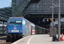 101 070-1 steht mit dem IC2327 aus Puttgarden nach Passau zur Abfahrt bereit in K�ln Hbf, 20.7.10