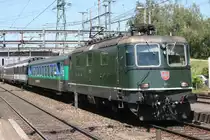 11 161 am 20.07.10 in Muttenz mit IR Basel - Locarno
Das ist die einzig in P verbleibene gr�ne Re4/4 II
Cargo hat noch zwei weitere gr�ne Re4/4 II, sowie eine gr�ne Re4/4 III