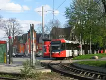 Am 10. April wartet TW 5143 der mit einem 2. unbekannt gebliebenen Wagen vom Typ K5000 als Linie 4 in der Wendeschleife an der Haltestelle  Ubierring  dass sie die R�ckfahrt antreten k�nnen.