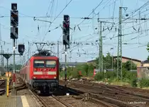 112 175-5 bringt am 20.07.10 den RE 21027 von Kiel Hbf nach Hamburg-Hbf, hier bei der Einfahrt in Neum�nster.