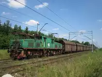 EL2-46 von der KWB KONIN zieht beladene Wagen am 22.07.2010 zum Kraftwerk Pątn�w.
