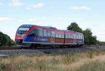 Dieser Triebzug ist der 643 214-9 der Euregiobahn und ist als RB 20 auf dem Weg nach Heerlen/NL, eer ist hier kurz vor dem Bahnhof Weisweiler. So gleich wird er eine Weiche �berqueren und damit die Neubaustrecke Weisweiler/Langerwehe verlassen und wieder auf der Trasse der Unterenbahn fahren. 24. Juli 2010
