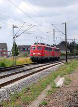 Aus Venlo kommend fahren 110 243-3 und 110 324-1 als Lz durch D�lken.
Die Zuglok hatte knapp eine Stunde zuvor noch eine Autoreisezug nach Venlo gebracht. 25.7.2010