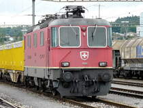 SBB - Re 4/4 11180 im SBB Gterbahnhof von Biel/Bienne am 19.06.2010