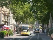 Linie 2 nach Hauptbahnhof Karlsruhe in der Kaiserstrae. 20.7.2010