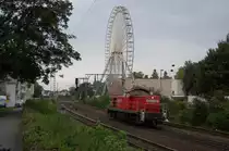 294 743-0 als FZT 54358 an der Libori-Kapelle und der j�hrlichen Libori-Kirmes mit dem bekannten Riesenrad im Hintergrund, 27.07.2010. 