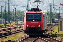 Die erste Mehrsystemlok des Bombardier Typs TRAXX F140 AC1 der SBB Cargo (Re 482 000-7) bewegt sich durch das Vorfeld des Badischen Bahnhofs in Basel am 04.06.2010.