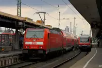 Mit dem RE nach Frankfurt (Main) steht 146 241-5 am 24.7.2010 abfahrbereit in N�rnberg Hbf.