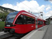 RABe 526 261-3 ''Gotthelf'' am 27.7.2010 in Crmines BE. Die bls hat nun alle GTW's mit einem zustzlichen Mittelteil ausgerstet, so dass es sich nun bei allen Fahrzeugen um GTW 2/8 handelt. Die bisher als RABe 526.26 bezeichneten Fahrzeuge, werden aber vorlufig nicht umnummeriert.