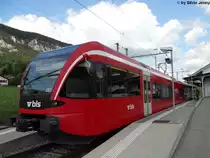 RABe 526 261-3 ''Gotthelf'' am 27.7.2010 in Cr�mines BE. Die bls hat nun alle GTW's mit einem zus�tzlichen Mittelteil ausger�stet, so dass es sich nun bei allen Fahrzeugen um GTW 2/8 handelt. Die bisher als RABe 526.26 bezeichneten Fahrzeuge, werden aber vorl�ufig nicht umnummeriert.